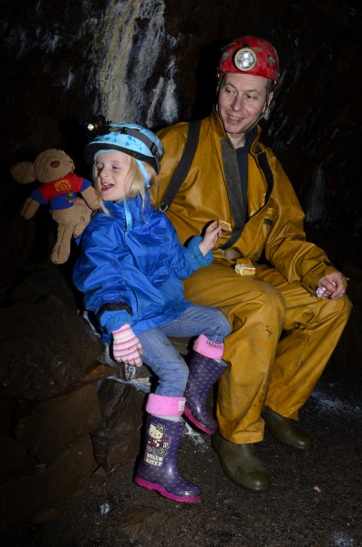 _DSC0988.JPG - Cake and biscuits always bring smiles.