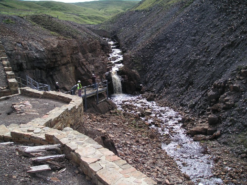 cl_mineexit.jpg - The end of the show mine trip, exiting from Cavern Flat on the walk way.