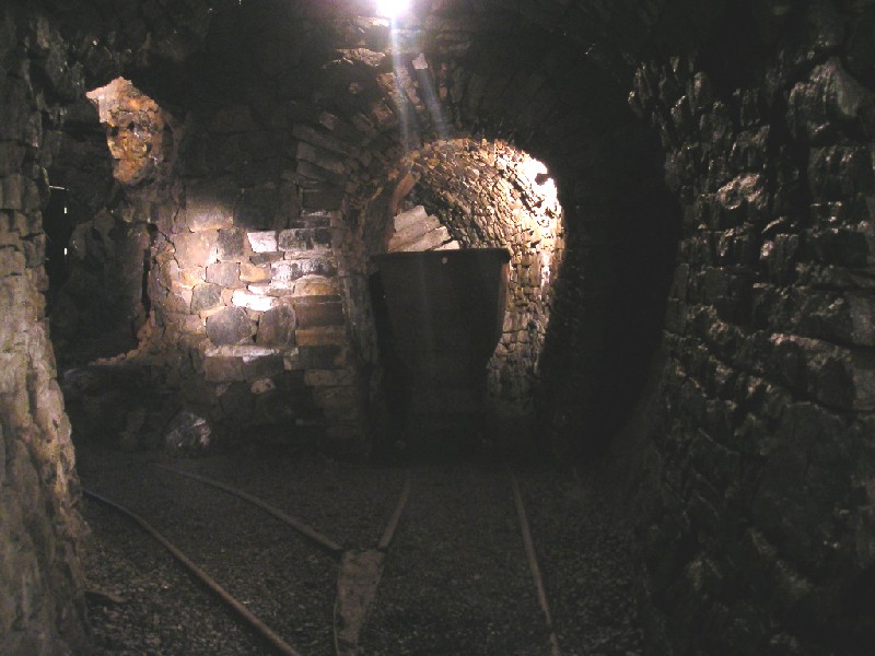 cl_oretruck4.jpg - Ore truck in the North String.