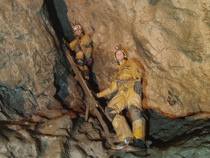 P8241466.JPG - Ladder to the connection Old East passagel.