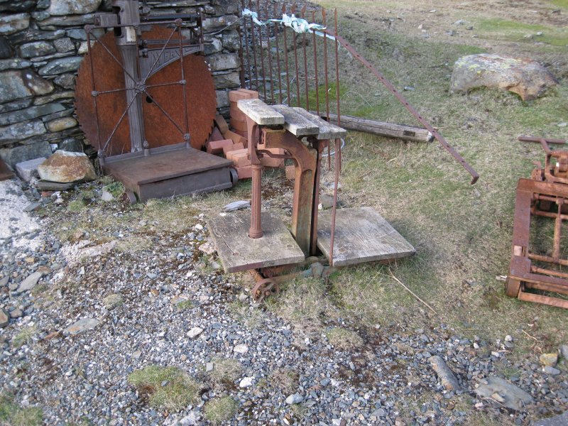 IMG_0393.jpg - Not sure what this is. Could it be some sort of scales?