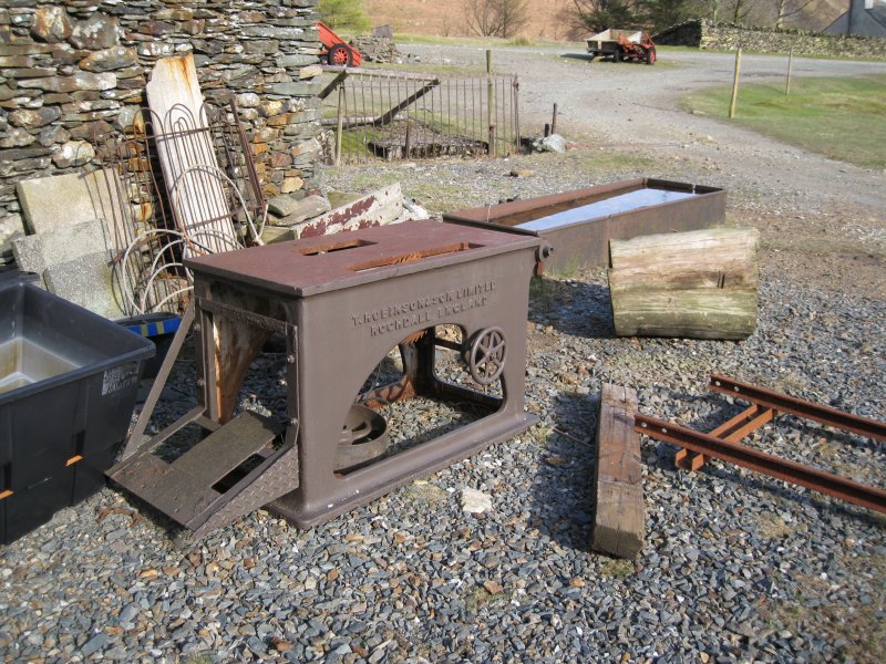 IMG_0398.jpg - Saw table.