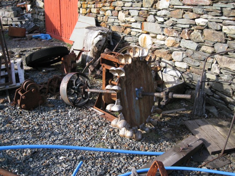 IMG_0399.jpg - Pelton wheel from a turbine.