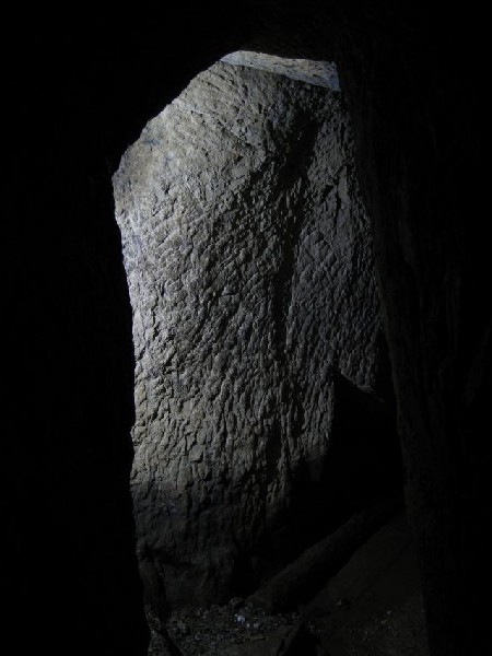 13_cl_pickmarks&coffinsilhouette.jpg - Silhouette of the coffin level.