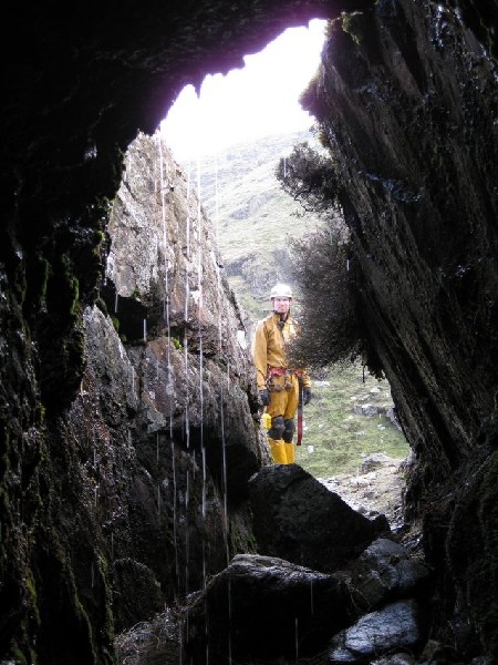 20_cl_viewoutfromlevelpete.jpg - Looking out of Cobblers Level.