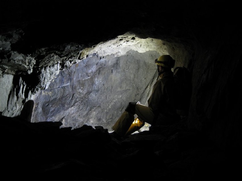 24_dl_drygillforehead.jpg - The forehead along the Dry Gill Vein on the Old North Cross Cut.