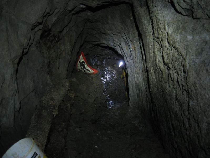 26_dl_oldnorthxc_dig2.jpg - The dig, complete with signs.