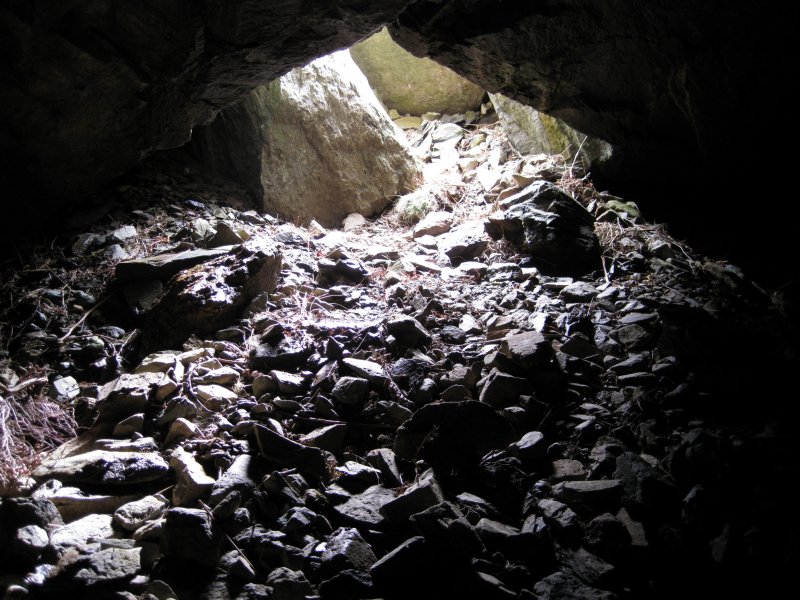 14_bes_viewoutofchamber.jpg - The entrance to the chamber with all the debris, which now clogs the cross cut.