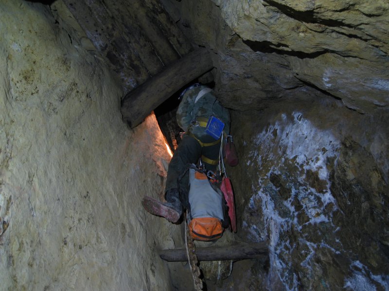 12_comingoutofnarrowstope2ndpitch_glassespete.jpg - Glasses Pete, coming out of the narrow stope.