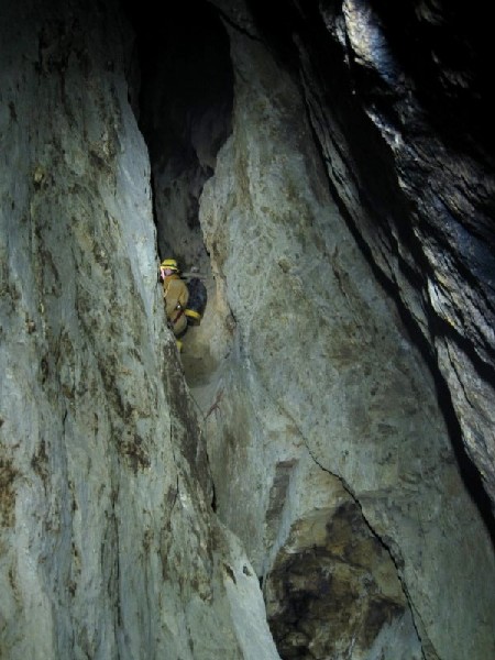 14_3rdpitch_pete.jpg - Pete, abseiling down the third pitch.