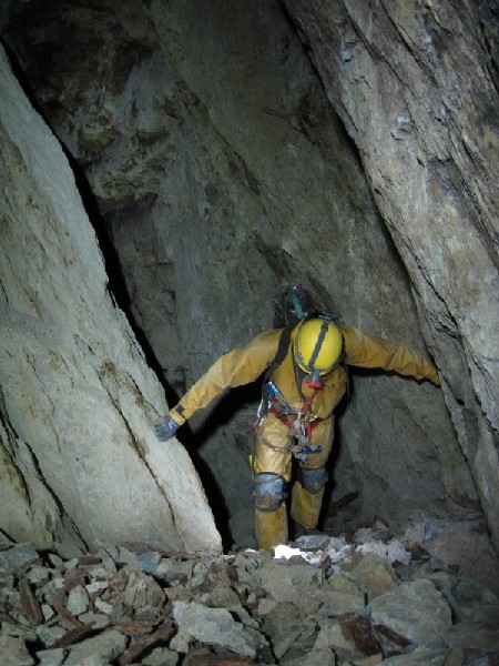 16_rubbleslope2thriddleview_pete.jpg - Climbing up the kerplunk rubble slope.