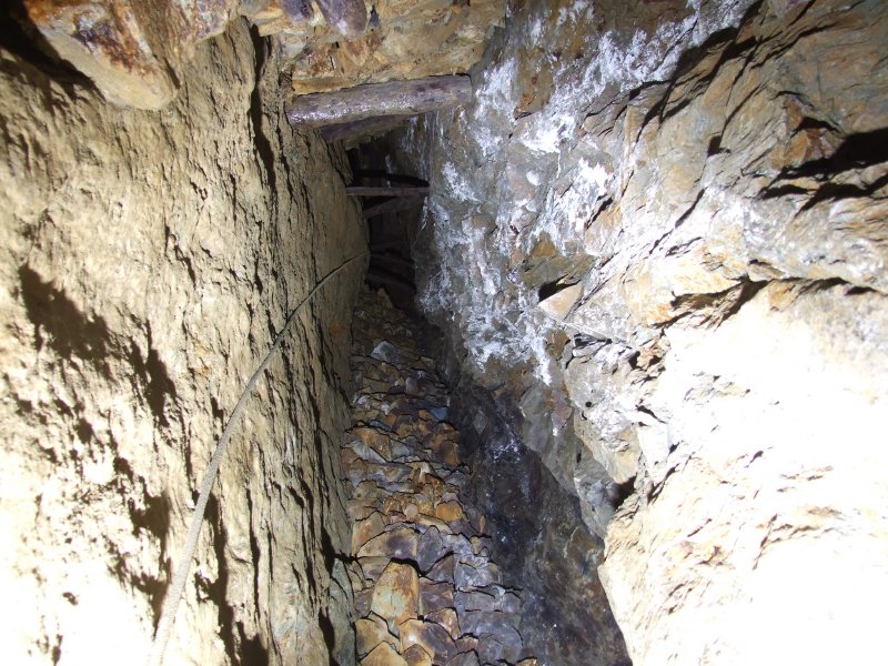 DSCF9133.jpg - Looking up the last pitch that we came down from. Photo by Paul.
