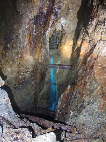 DSCF9145.jpg - Taylor's Level extention across the Thriddle Shaft. Photo by Paul.