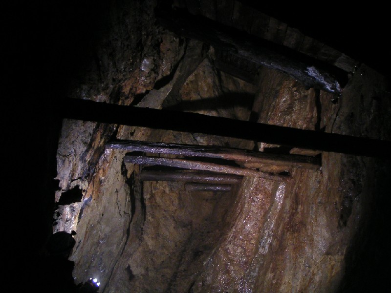 16_acrossthridshaft2.jpg - Thriddle Shaft View Point, looking across the shaft.