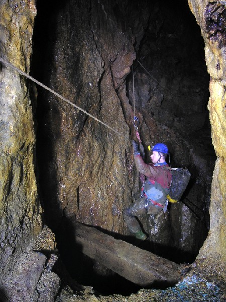 28_thriddleshf_crossing4.jpg - Crossing the Thriddle Shaft.