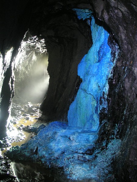 33_bluecas_2.jpg - The Blue Cascade at the forehead of Taylor's Level.