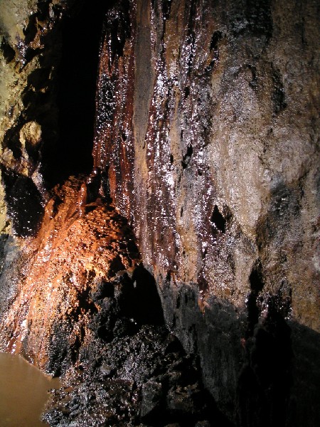 47_taylorsforeheadironforms.jpg - A little alcove of iron stained formations along the blue cascade passage.