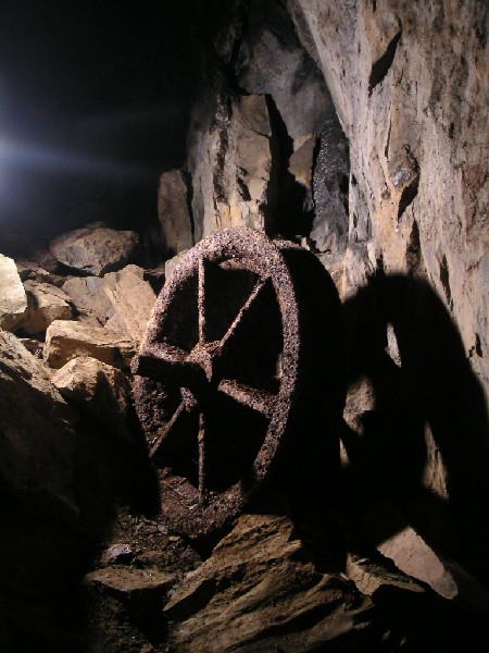 55_sheavedwheel.jpg - A sheaved wheel next to the New Engine Shaft, just at the start of the massive rubble slope.
