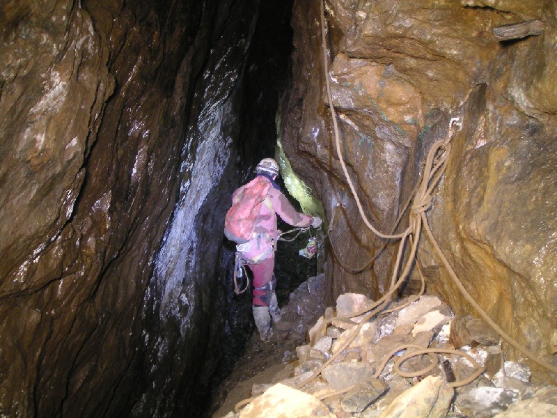 57_lifeline_trav_taylors.jpg - The other side of the rubble slope. The rope coming in from the top was where we abseiled down from. The way on is in Tony's direction.