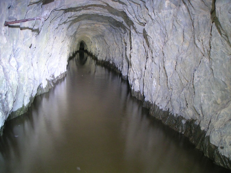 62_viewintotaylors2.jpg - Looking into Taylor's Level from the portal.