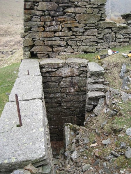 03_oes_wheelpit1.jpg - View down into the wheel pit.
