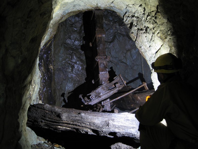 10_oes_shaftpumprods.jpg - The pump rods in the Old Engine Shaft, accessed via a short level from the East Bonsor Shaft Chamber.