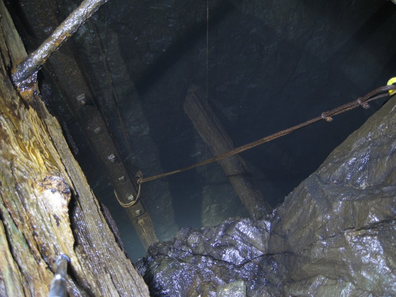 13_oes_pumprods3.jpg - The pump rods with their steel wire supports, again installed by CATMHS to stop them from falling away.