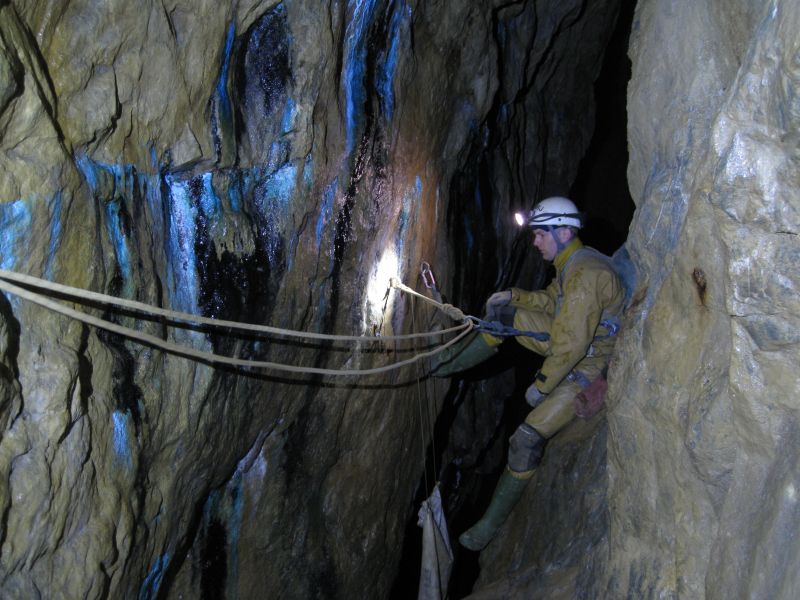 20_topof2ndpitch_karli_2.jpg - Karli waiting for the rope at the head of the second pitch.