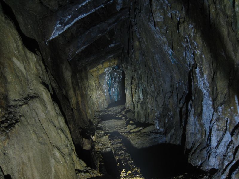 26_middlelev_north@botof2ndpitch.jpg - Middle Level heading north under the deads we landed on.