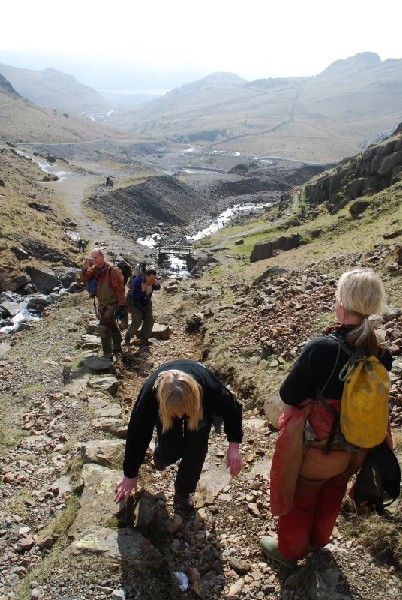 DSC_0233.jpg - Just having left the bridge near the Hospital behind, out of the blue the sun has come out and cleared the grey.