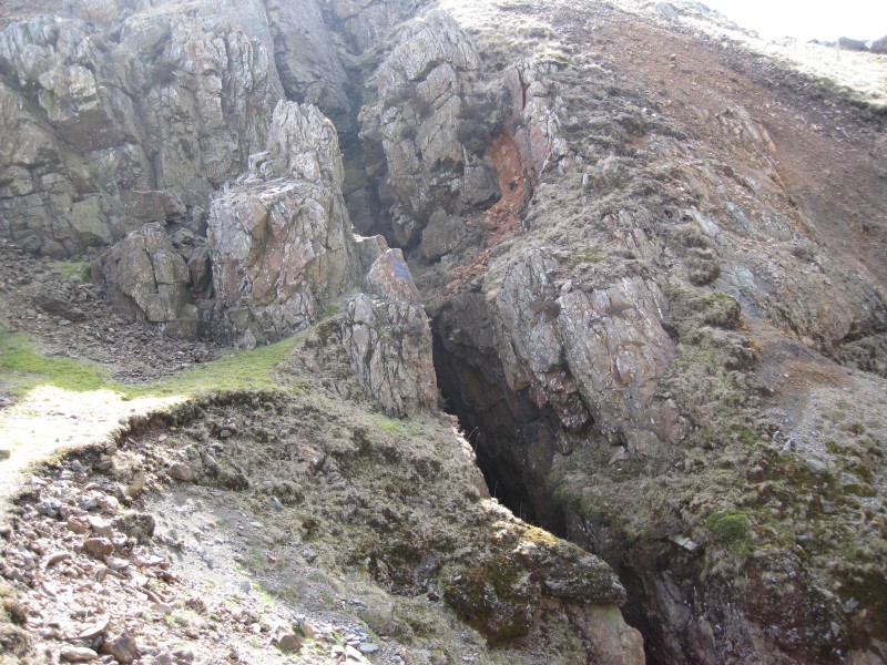 09_openstopeatthefunnel.jpg - Open stopes at the crater.