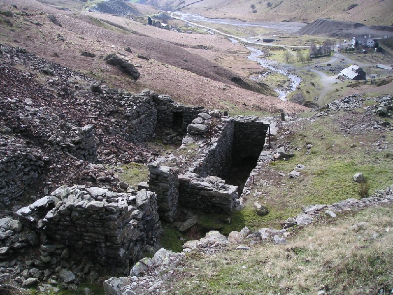 02_bes_wheelpit2.jpg - Wheel pit and building remains for the Bonser East Shaft.