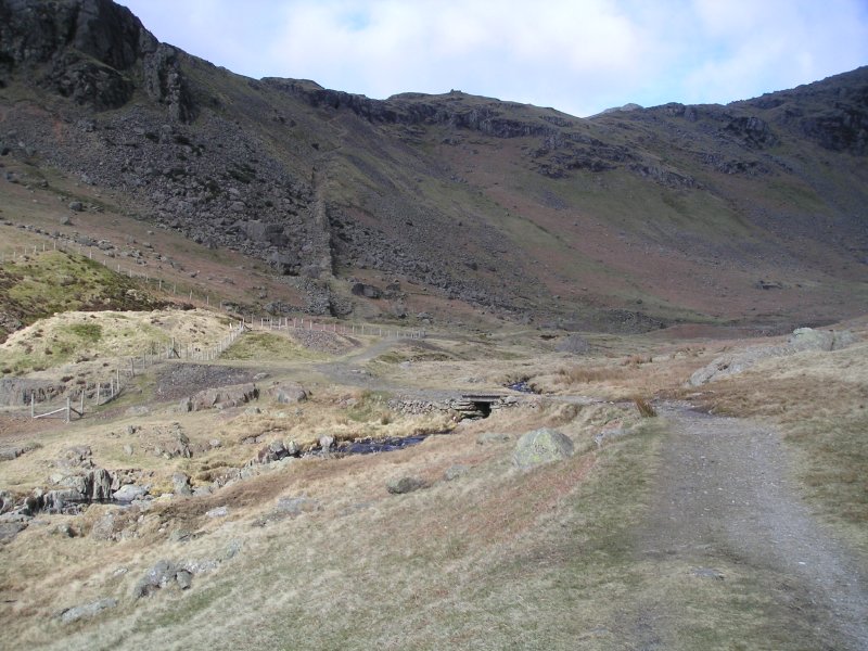 25_view2thriddleincline.jpg - View up towards the Thriddle Incline, at the base of which is the wheel Pit. Towards the left are the West Bonsor and New Engine Shafts, within the fenced area. About two thirds of the way up the incline is the Thriddle Shaft Day Level.