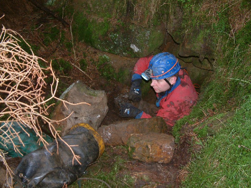 ul_dowgang_m_exit.jpg - Myself scrambling out of the entrance.