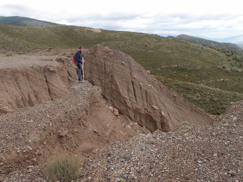 P6069505.JPG - The east side of the massive flattened spoil heap. Errosion.