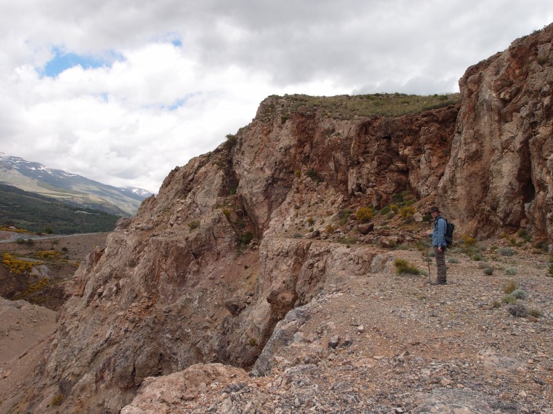 P6069515.JPG - Near the edge from the largest intact bench.