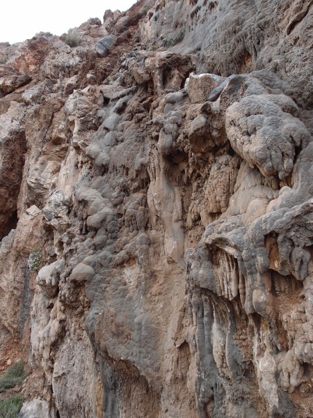 P6069516.JPG - Formations in an exposed rift on the bench.
