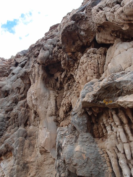 P6069517.JPG - Formations in an exposed rift on the bench.