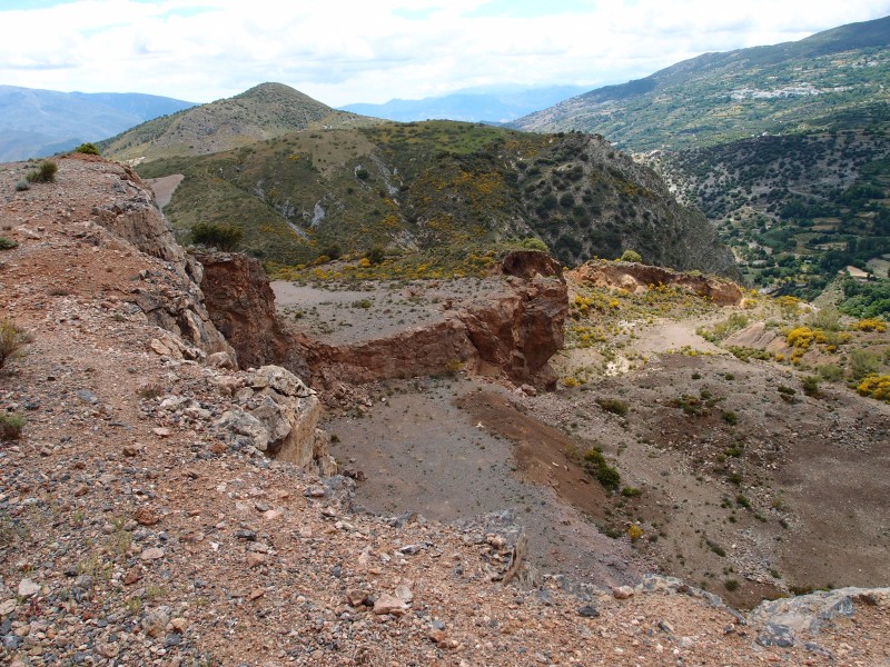 P6069524.JPG - Looking down into the open cast part of the site.