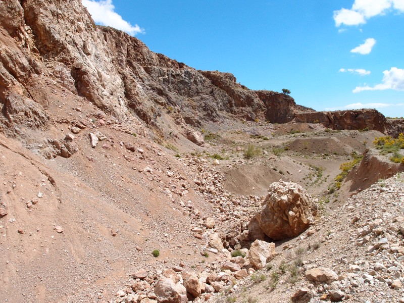 P6069537.JPG - View of the bench that we where stood on before and further into the site.