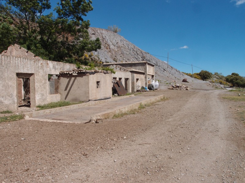 P6069562.JPG - Mine buildings, weighbridge.