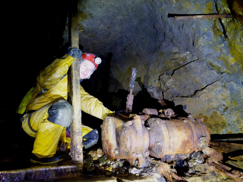 P1000329.JPG - La Port Incline, slusher winch. This is above the Big Rise. Photo by James.
