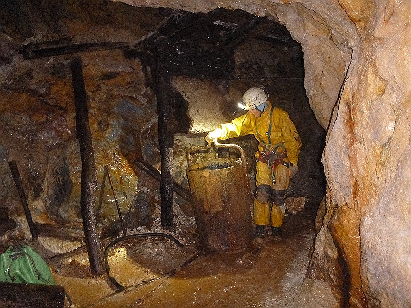 P1000344.JPG - Kibble in stope. 80' Level. Photo by James.