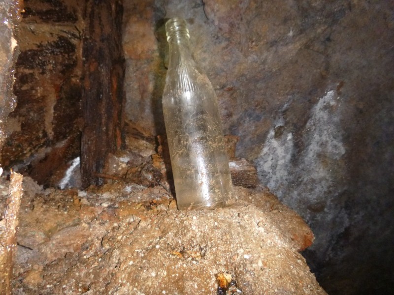 P1000360.JPG - Glass bottle from Andersons in Penrith, 50' Level. Photo by James.