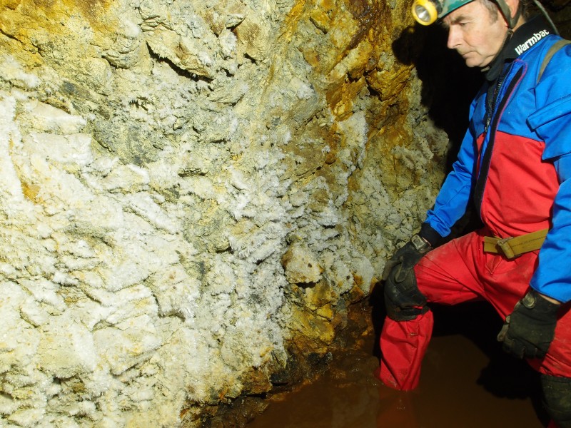 P6143294.JPG - Gypsum formations.
