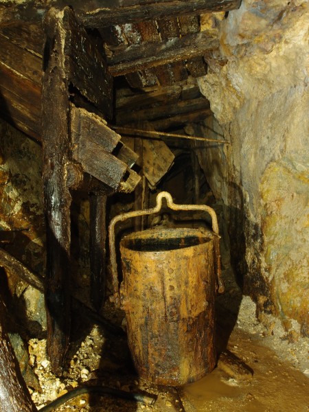 P6143323.JPG - Kibble in stope. 80' Level.