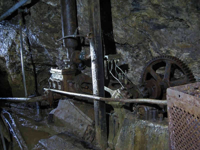 IMG_4532.JPG - The first item of machinery - which seems to be a pump.