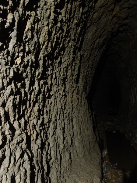 P3118472.JPG - Hand picked walls in the unarched part of the level.
