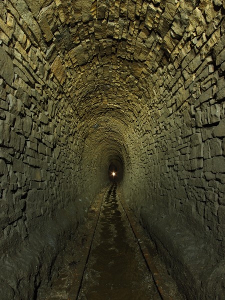 P3118475.JPG - Arched section of the level.