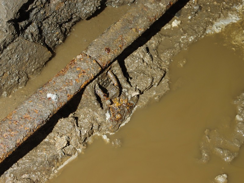 P3118480.JPG - Rail shoe and attachement method.